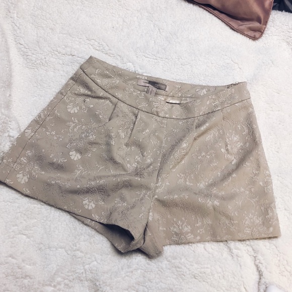 Forever 21 Short Shorts - Picture 2 of 6